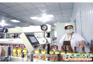 重慶永川產(chǎn)花椒油市場(chǎng)俏銷 ()